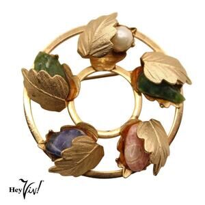 Vintage Sarah Coventry Circle Wreath Pin Signed Gold Leaves Stone Pearl -Hey Viv